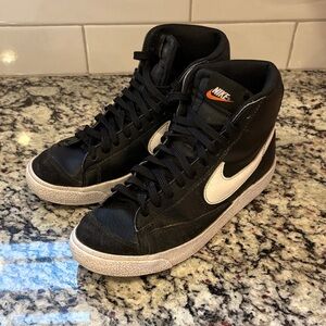 Nike Women Black and White High-Top Retro  Nike Blazer 77